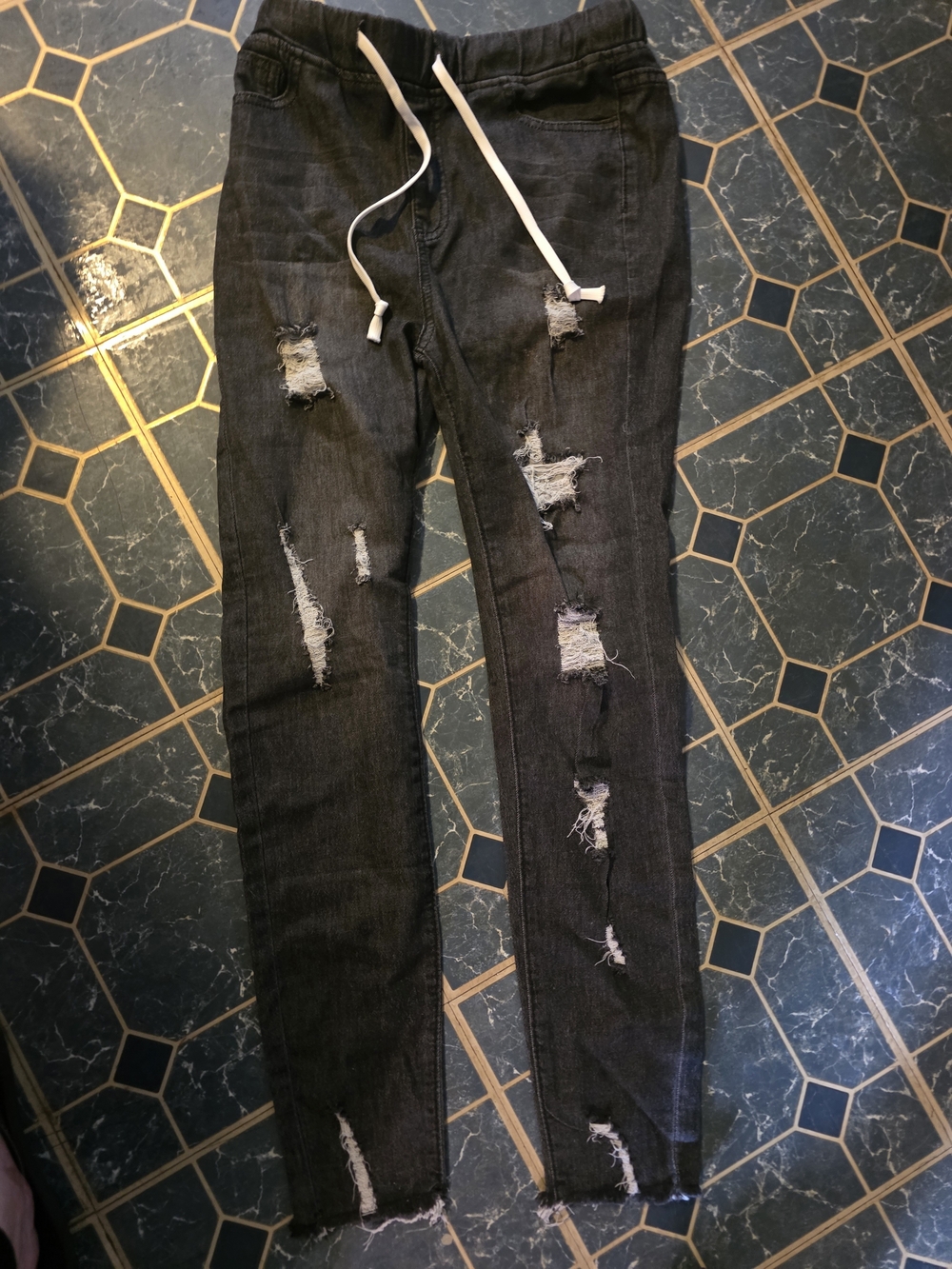 Womans Black Distressed Stretchy Jeggings